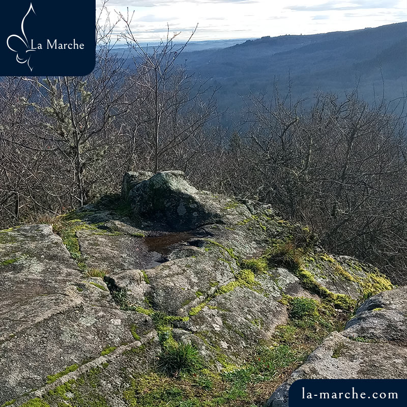 Puy de Gaudy vue sur les monts de Chabrières