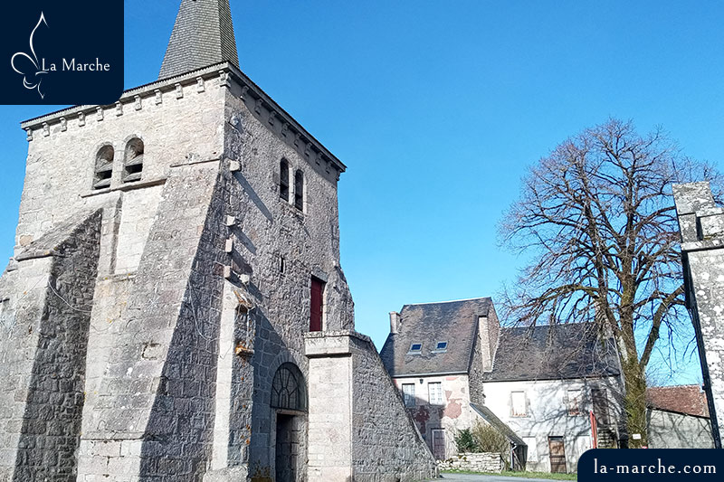 Clocher extérieur à l'église
