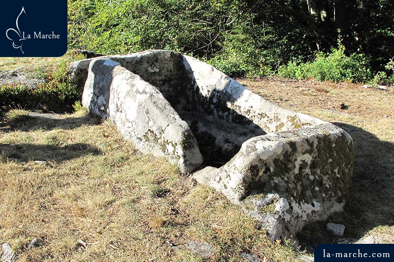 Bassin sculpté dans le granit
